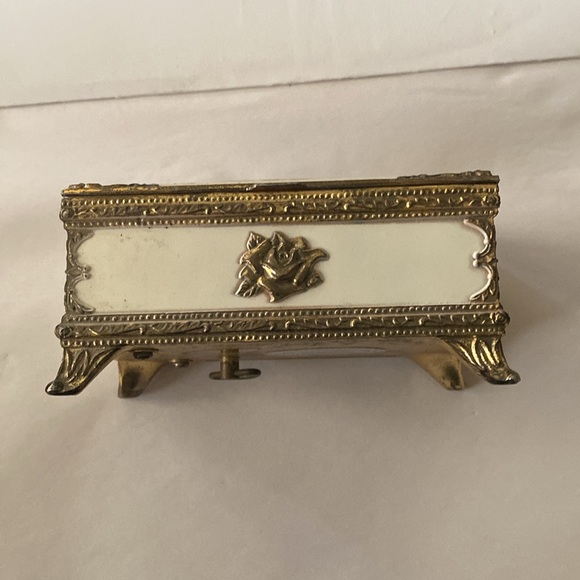 Beautiful Hand Painted Vintage Porcelain Music Box - Picture 3 of 10